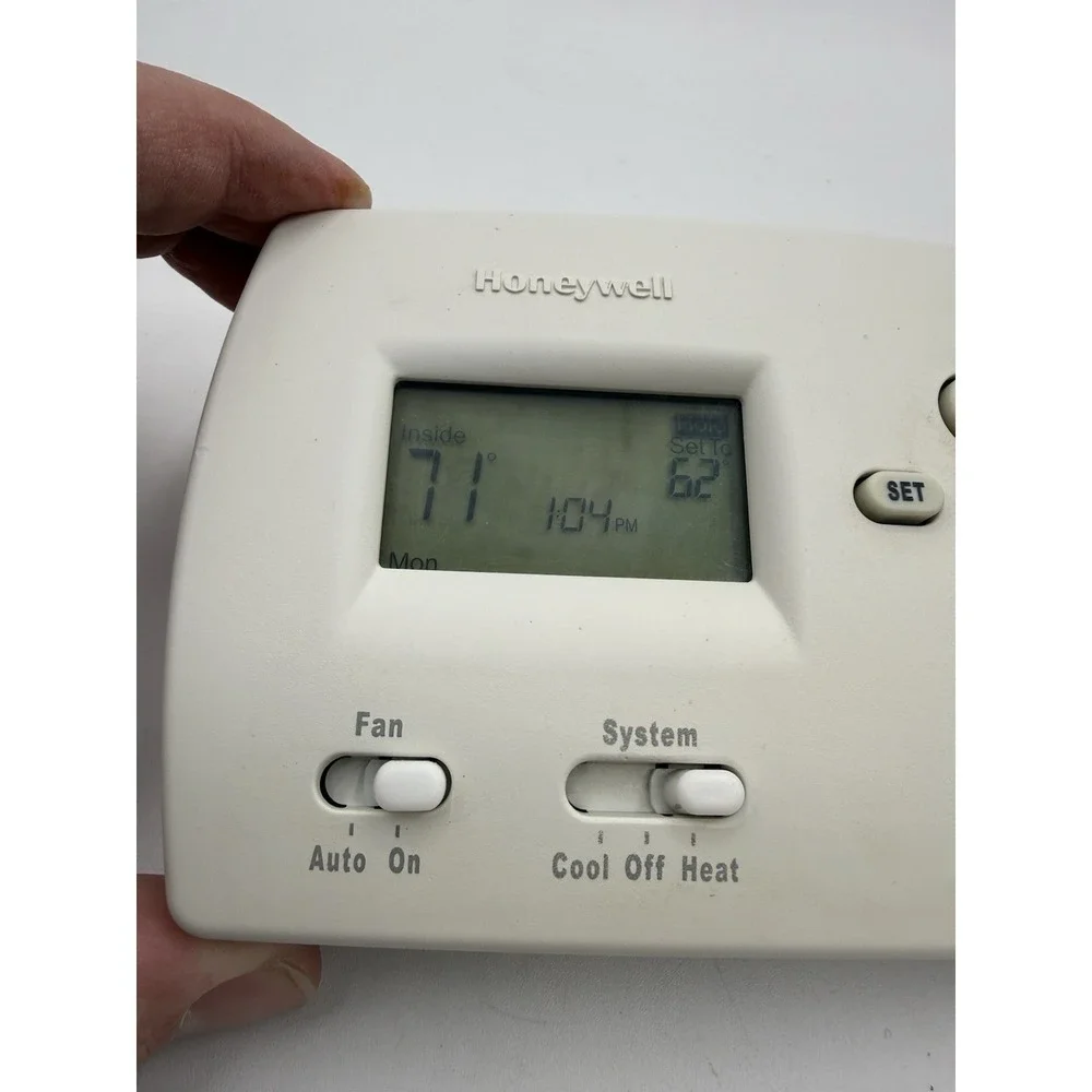 Honeywell Pro 4000 TH4110D1007 Programmable Thermostat 1H/1C Electric Gas Tested